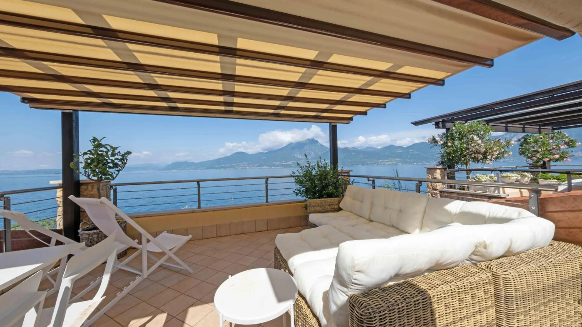 Apartmentsgarda - Il Tesoro Del Lago Torri Del Benaco Apartment